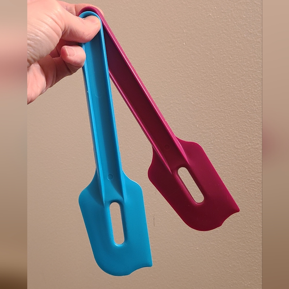 2 Tupperware Spatula/Scraper - Picture 4 of 4